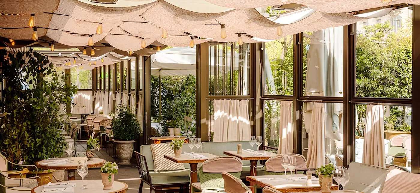 Les Jardins du Presbourg - restaurant proche de l'arc de triomphe situé 3 avenue de la grande armée